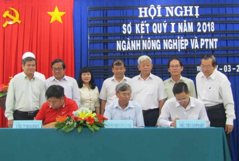 Hội nghị Sơ kết 3 tháng đầu năm 2018  ngành Nông nghiệp và PTNT và Ký kết thỏa thuận hợp tác trong liên kết tiêu thụ nông sản thực phẩm trên địa bàn tỉnh